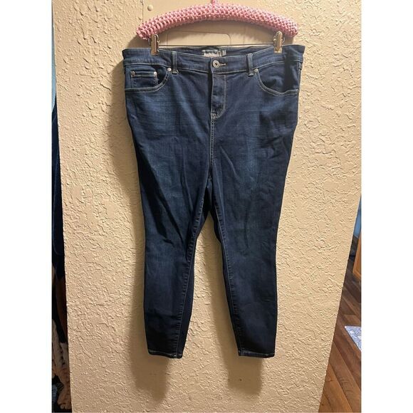 Torrid Midfit Super Skinny Super Soft Jeans Woman’s Size 16XS - Picture 1 of 10